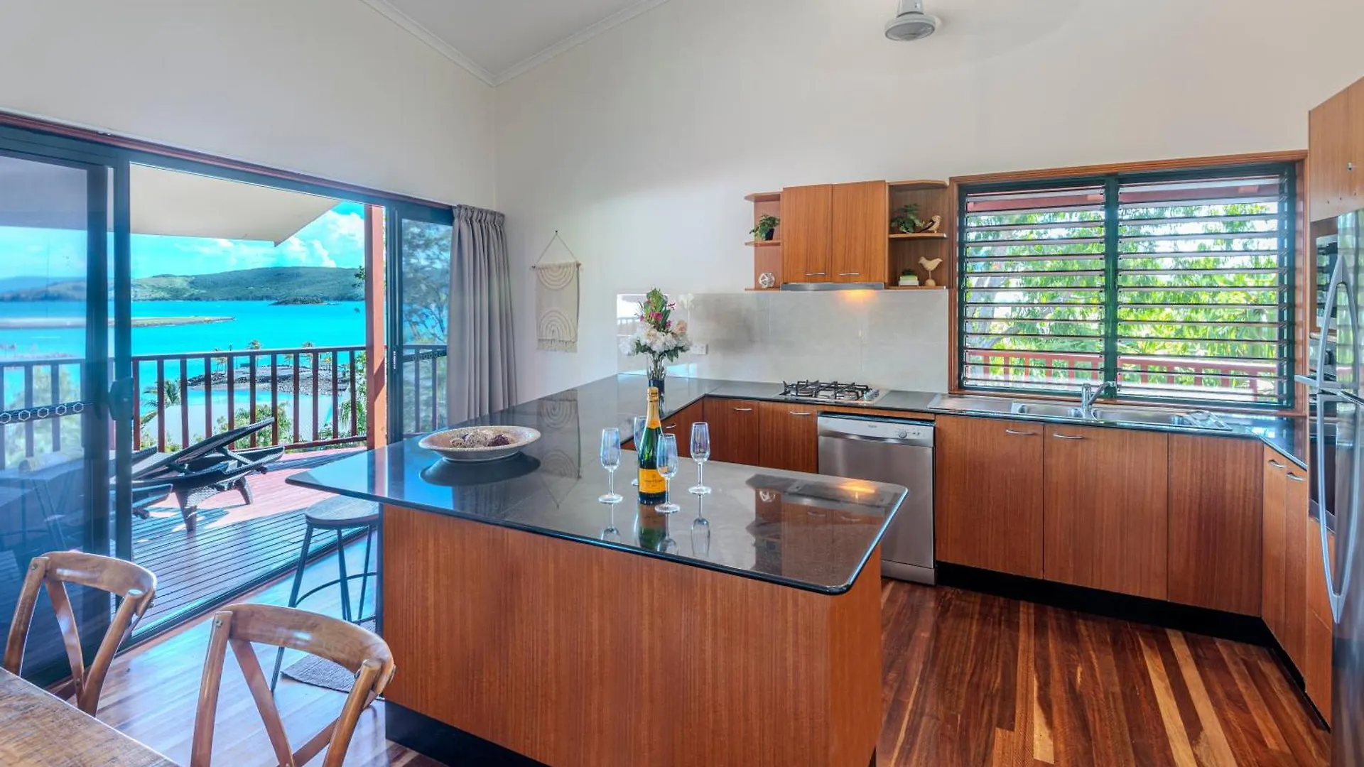 Casuarina Cove 1 On Hamilton Island By Hamorent Australia